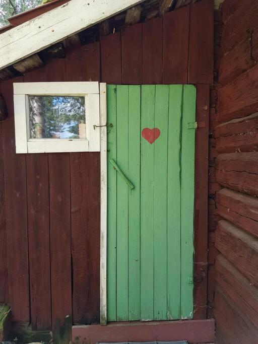 Charmig Gard Med Bastu, Strandtomt Och Utedusch I Naturskoent Omrade スベーグ エクステリア 写真